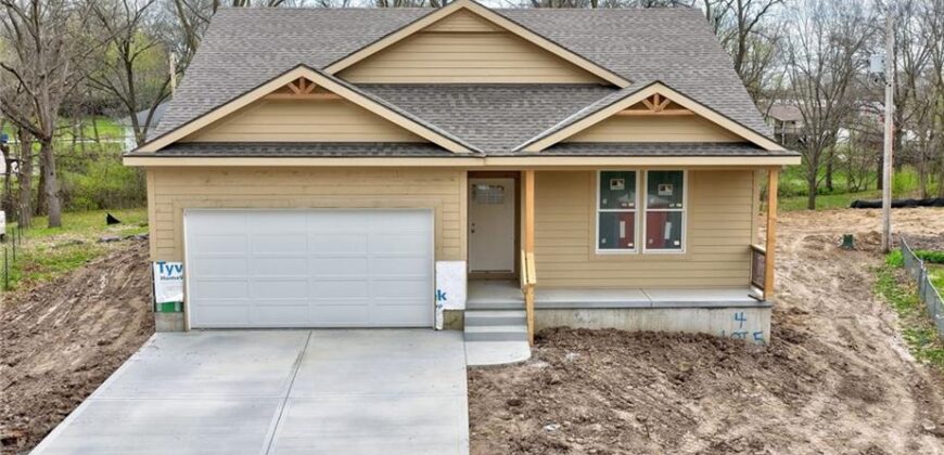 4 HIGHLAND Circle, Smithville, MO 64089