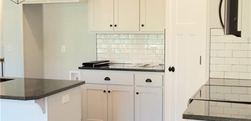 4 HIGHLAND Circle, Smithville, MO 64089