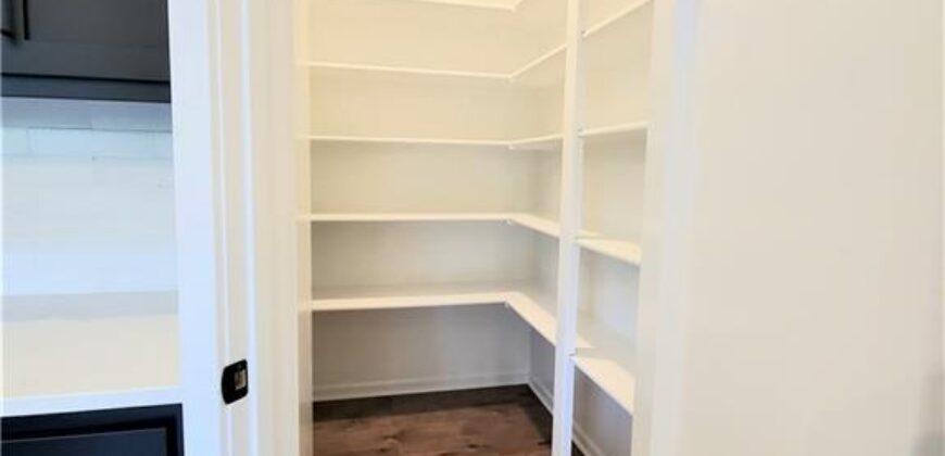 4 HIGHLAND Circle, Smithville, MO 64089