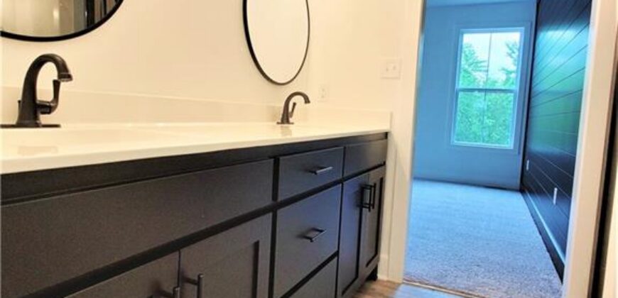 4 HIGHLAND Circle, Smithville, MO 64089