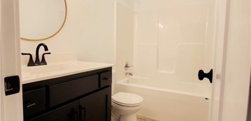 4 HIGHLAND Circle, Smithville, MO 64089