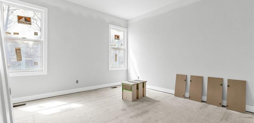 4 HIGHLAND Circle, Smithville, MO 64089