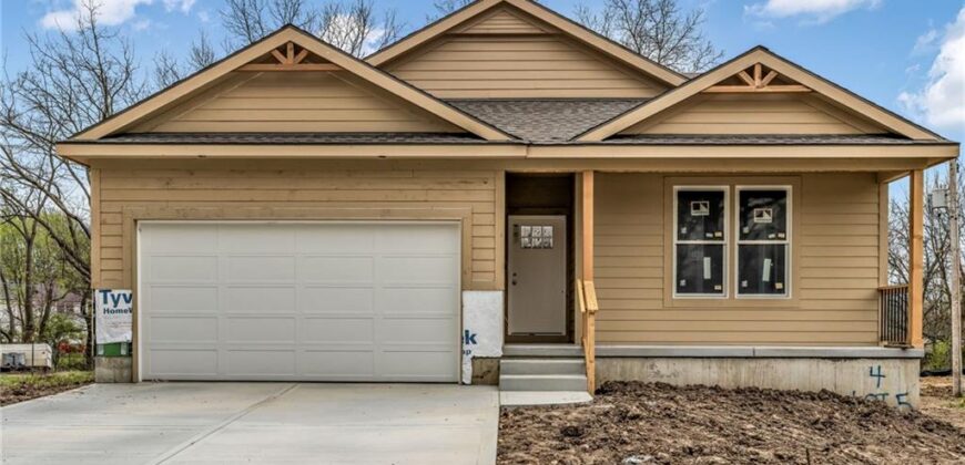 4 HIGHLAND Circle, Smithville, MO 64089