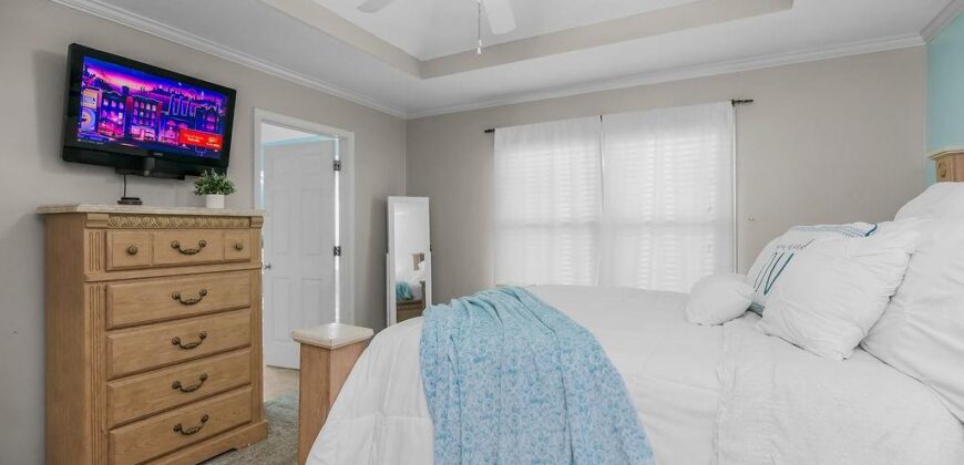 10912 N Manchester Avenue, Kansas City, MO 64157