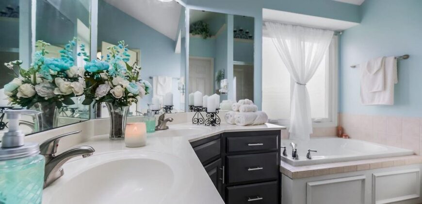 10912 N Manchester Avenue, Kansas City, MO 64157