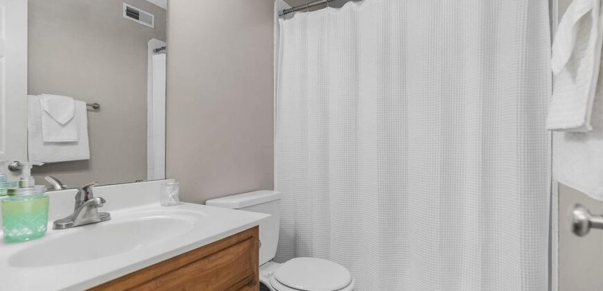 10912 N Manchester Avenue, Kansas City, MO 64157