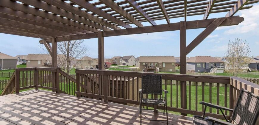 10912 N Manchester Avenue, Kansas City, MO 64157