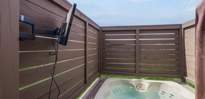 10912 N Manchester Avenue, Kansas City, MO 64157