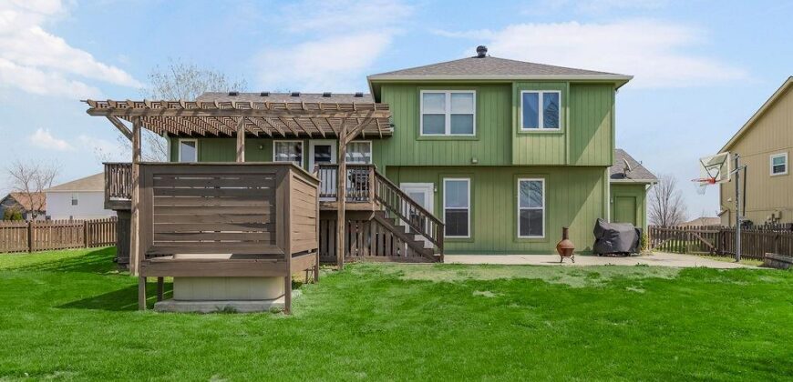 10912 N Manchester Avenue, Kansas City, MO 64157