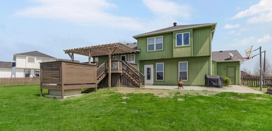 10912 N Manchester Avenue, Kansas City, MO 64157