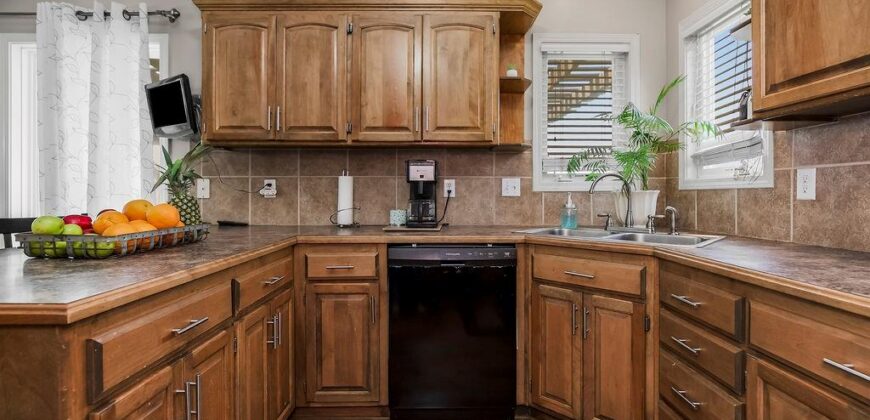 10912 N Manchester Avenue, Kansas City, MO 64157