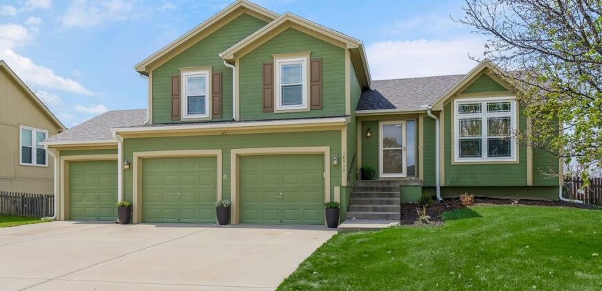 10912 N Manchester Avenue, Kansas City, MO 64157