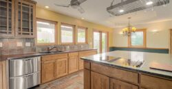 8512 NW 62nd Street, Parkville, MO 64152