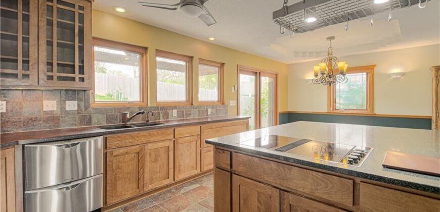 8512 NW 62nd Street, Parkville, MO 64152