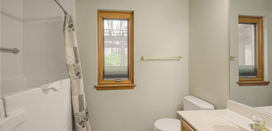 8512 NW 62nd Street, Parkville, MO 64152