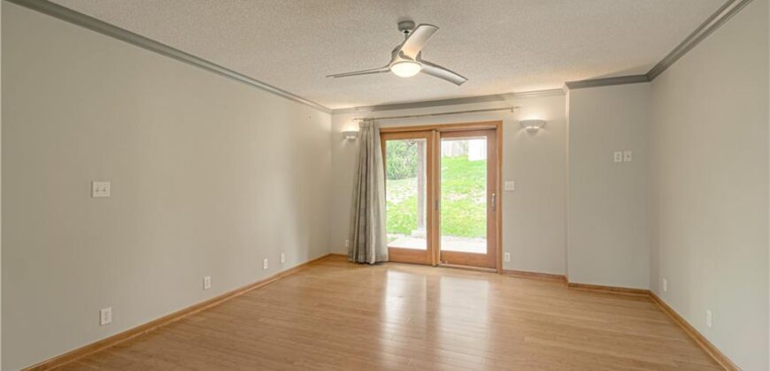 8512 NW 62nd Street, Parkville, MO 64152