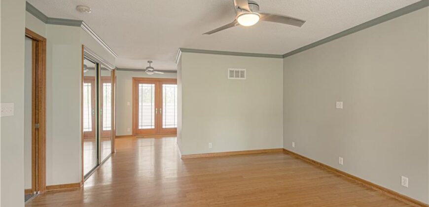 8512 NW 62nd Street, Parkville, MO 64152