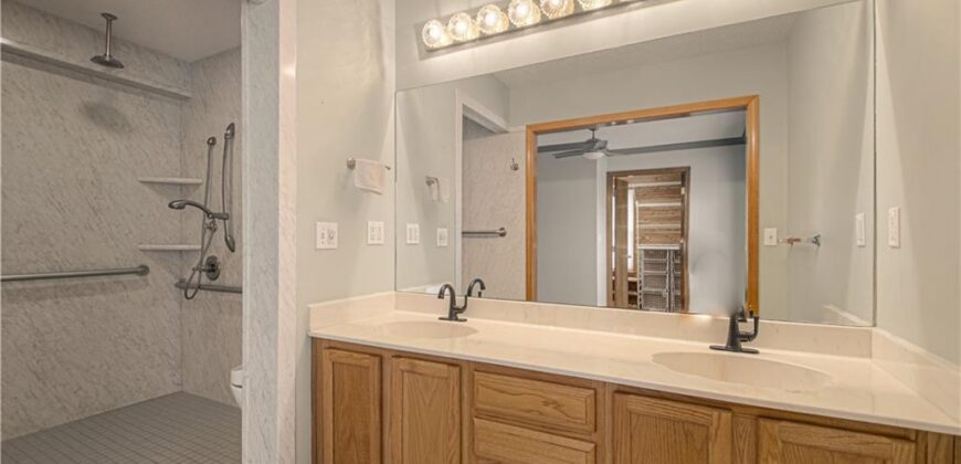 8512 NW 62nd Street, Parkville, MO 64152