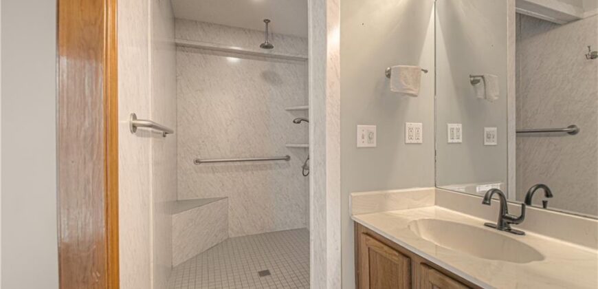 8512 NW 62nd Street, Parkville, MO 64152