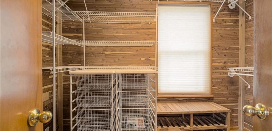 8512 NW 62nd Street, Parkville, MO 64152