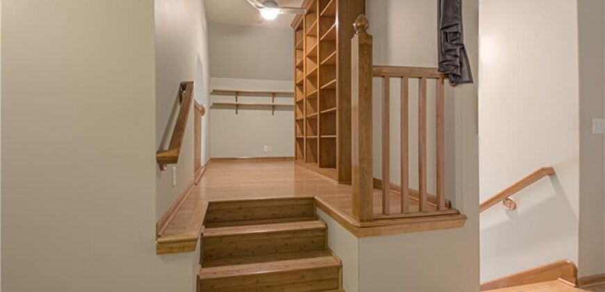 8512 NW 62nd Street, Parkville, MO 64152