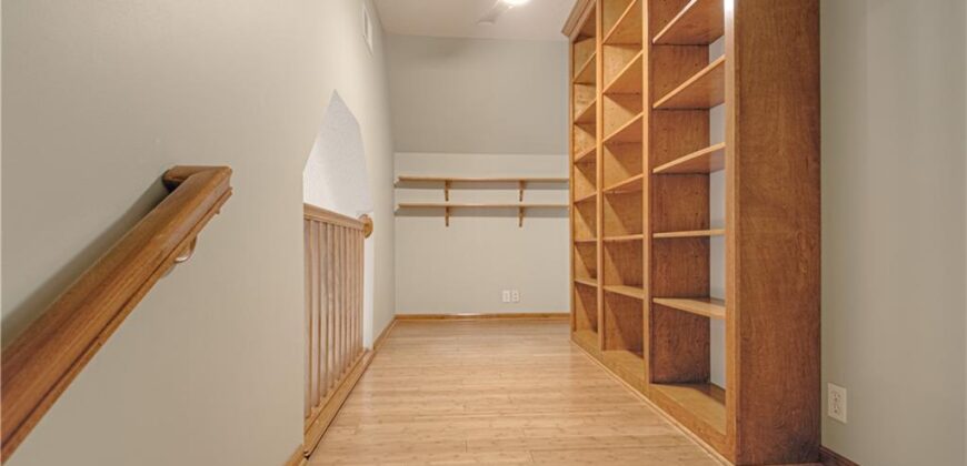 8512 NW 62nd Street, Parkville, MO 64152