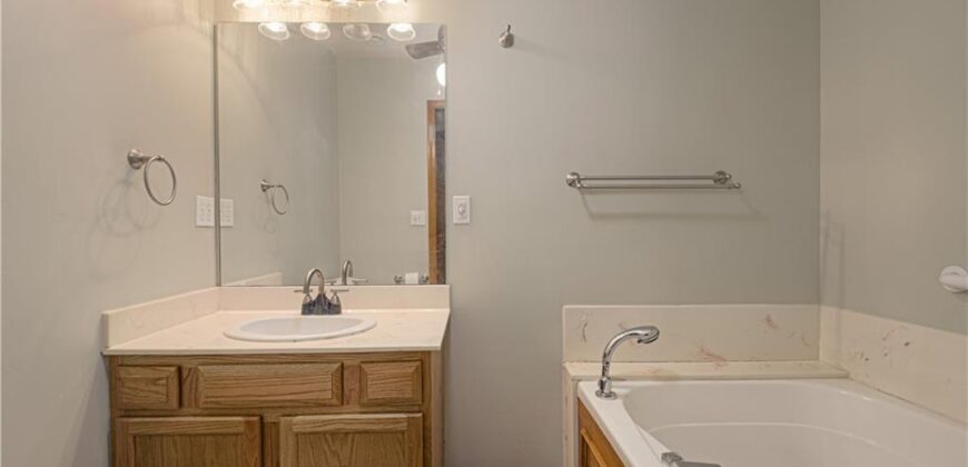 8512 NW 62nd Street, Parkville, MO 64152