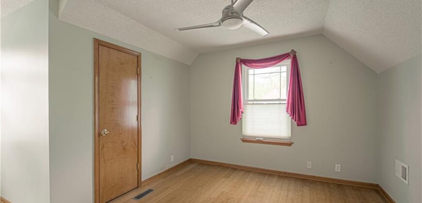 8512 NW 62nd Street, Parkville, MO 64152