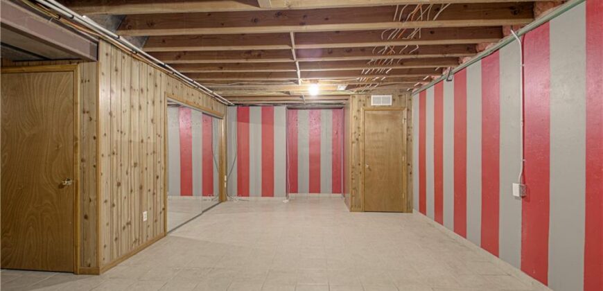 8512 NW 62nd Street, Parkville, MO 64152