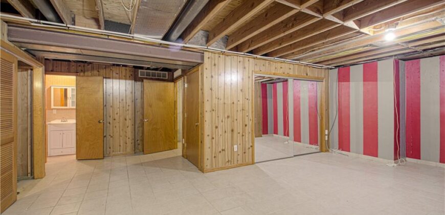 8512 NW 62nd Street, Parkville, MO 64152