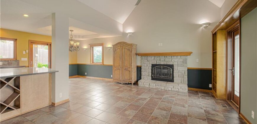 8512 NW 62nd Street, Parkville, MO 64152