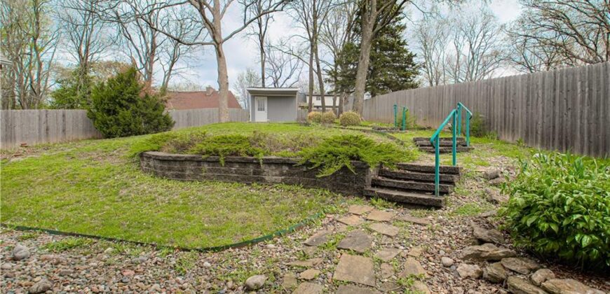 8512 NW 62nd Street, Parkville, MO 64152