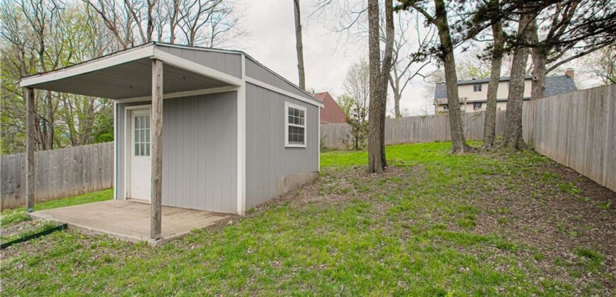 8512 NW 62nd Street, Parkville, MO 64152