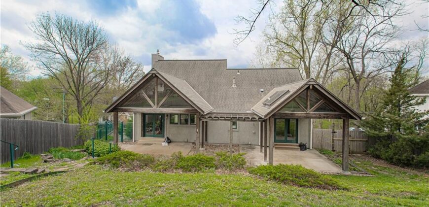 8512 NW 62nd Street, Parkville, MO 64152