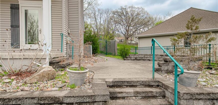 8512 NW 62nd Street, Parkville, MO 64152