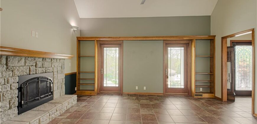 8512 NW 62nd Street, Parkville, MO 64152