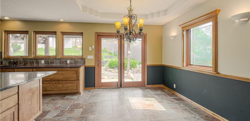 8512 NW 62nd Street, Parkville, MO 64152