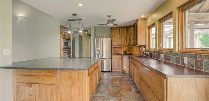 8512 NW 62nd Street, Parkville, MO 64152