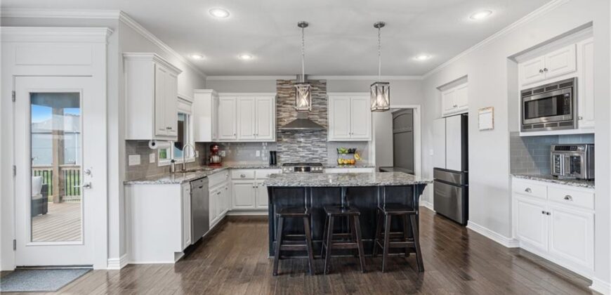 10015 N Richmond Avenue, Kansas City, MO 64157