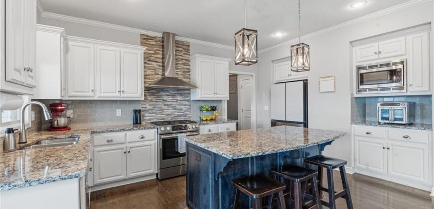 10015 N Richmond Avenue, Kansas City, MO 64157