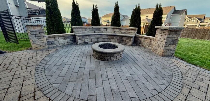 10015 N Richmond Avenue, Kansas City, MO 64157