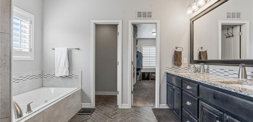 10015 N Richmond Avenue, Kansas City, MO 64157