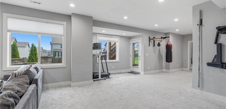 10015 N Richmond Avenue, Kansas City, MO 64157