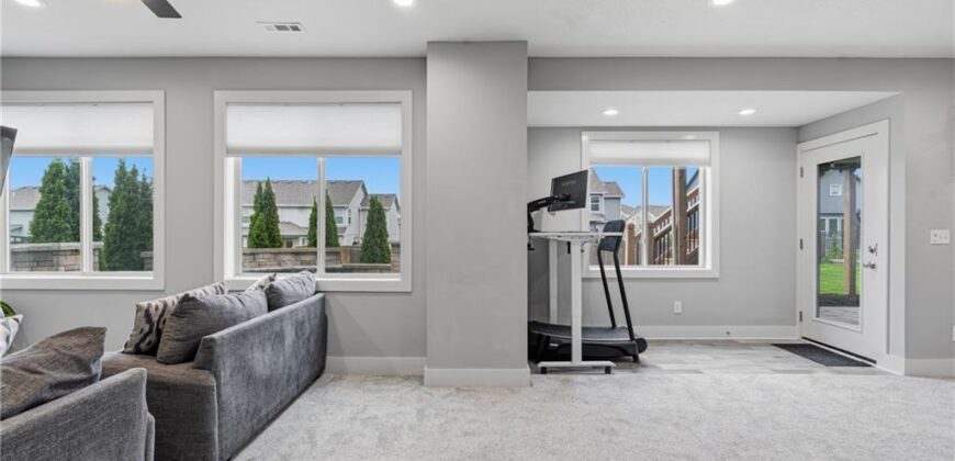 10015 N Richmond Avenue, Kansas City, MO 64157