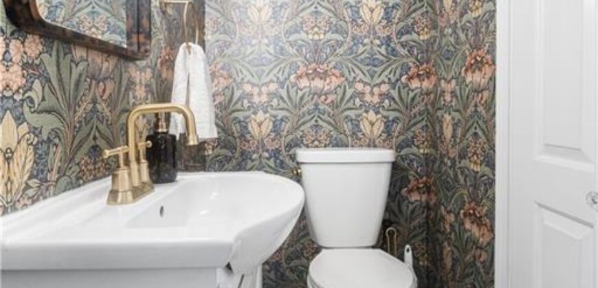 1007 NE 67th Street, Gladstone, MO 64118