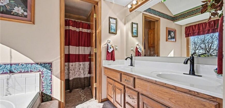 15800 Rule Lane, Smithville, MO 64089