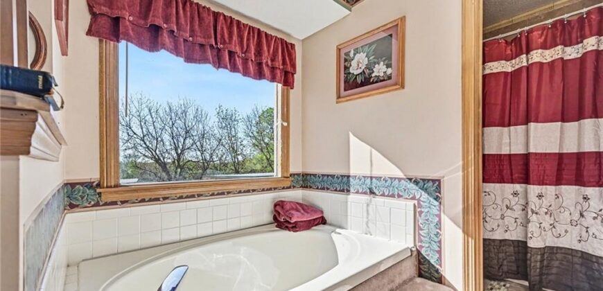 15800 Rule Lane, Smithville, MO 64089