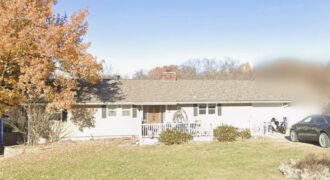 6512 Valley View Street, Parkville, MO 64152
