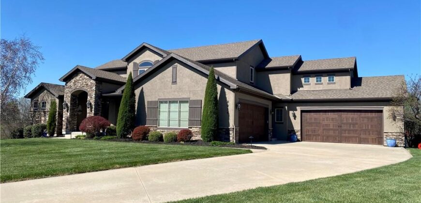 8070 NW Masters Lane, Parkville, MO 64152
