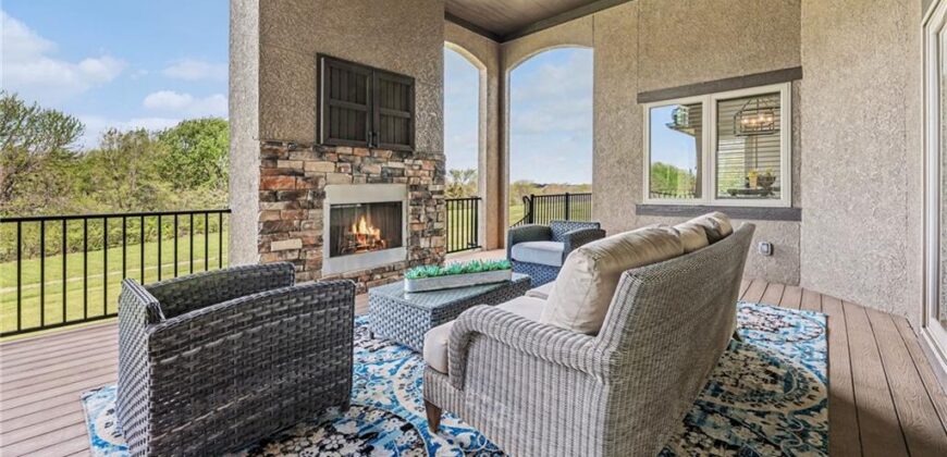 8070 NW Masters Lane, Parkville, MO 64152